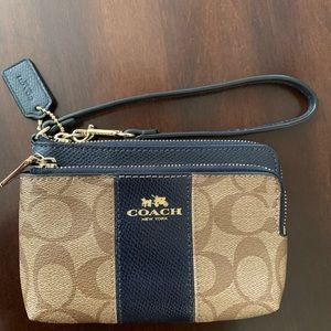 COACH NWOT color-block signature wristlet